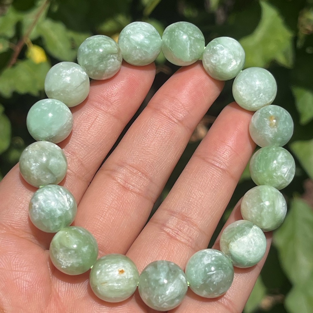 12.5mm stretchable flashy light green mica bracelet - Picture 7 of 9